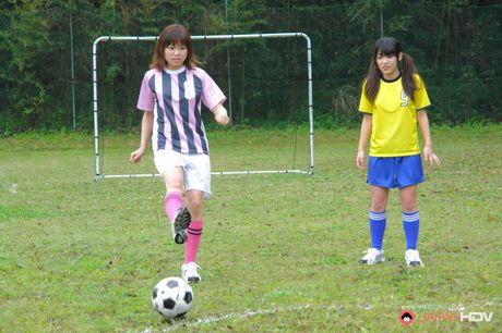 小柄なチアリーダーがコーチにオマンコを貫かれる