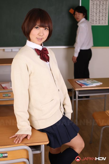 Schoolgirl Maki Kawano gets her pussy licked by her classmate