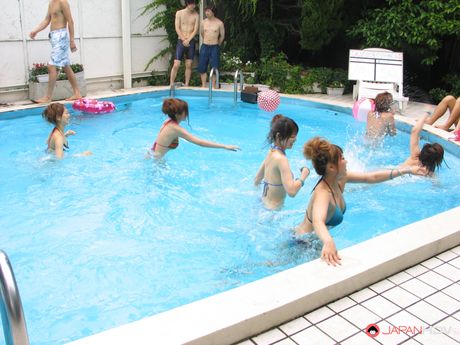 亞洲美女業餘被大屌舔陰