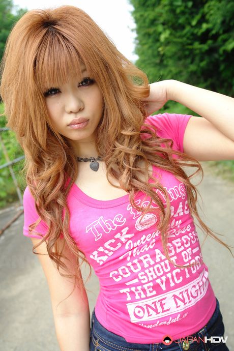 Lean japanese teen Sarina Tsubaki gets naked on a Ferris wheel before masturbating