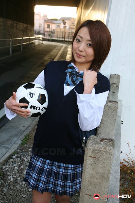 Lækker japansk skolepige, du Shiraishi, får sin fisse spist ud og fingret