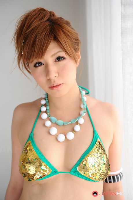 亞洲女孩業餘得到她的陰部舔和拳頭由一個淫蕩的男人