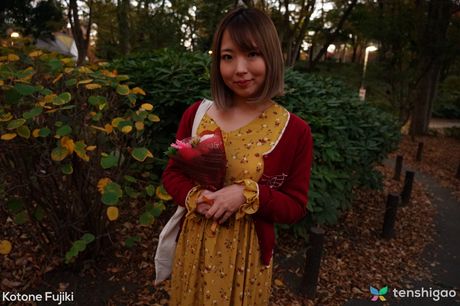 棕髮日本美女藤木琴音脫衣自慰