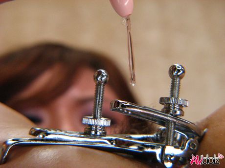 Asiatisk skønhed Mao Mizusawa får sin fisse og mund kneppet i en varm trekant