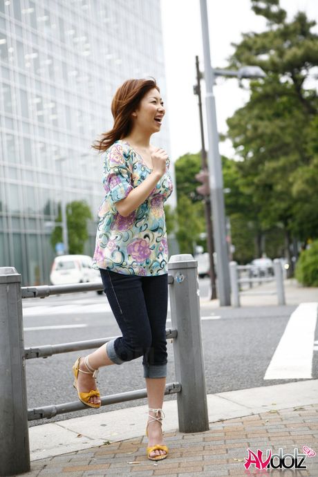 Brown-Eyed japanese beauty Keiko Morikawa presents her amazing racks and masturbates