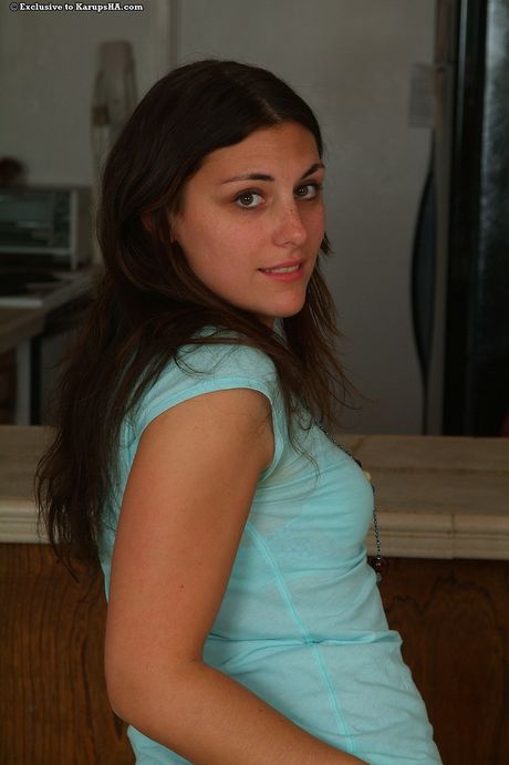 Sexy amateur Mia strips and displays her flat tits and her shaved pussy