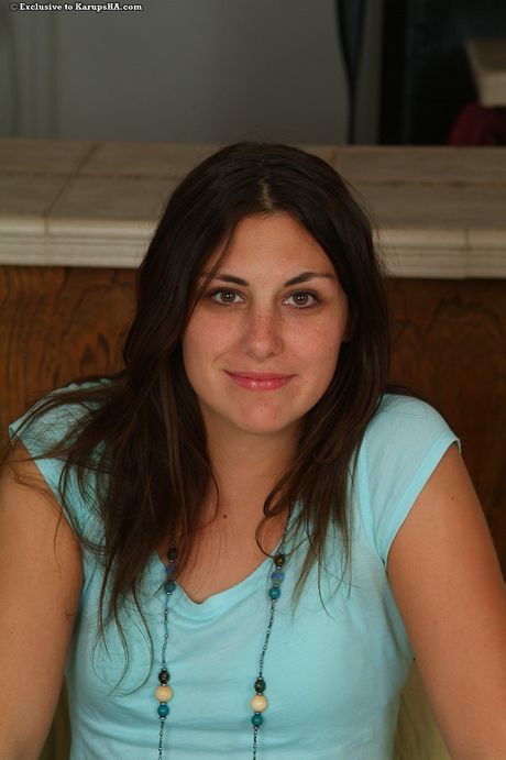 Sexy amateur Mia strips and displays her flat tits and her shaved pussy