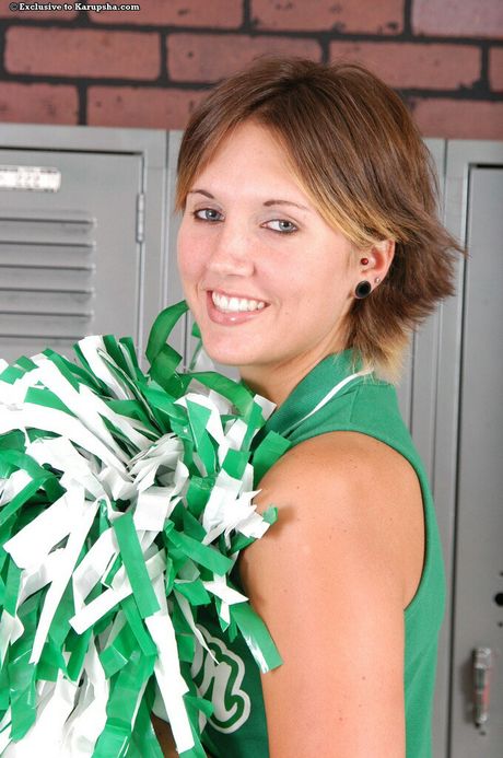 The young babe has a nice smile on her face as she gets naked