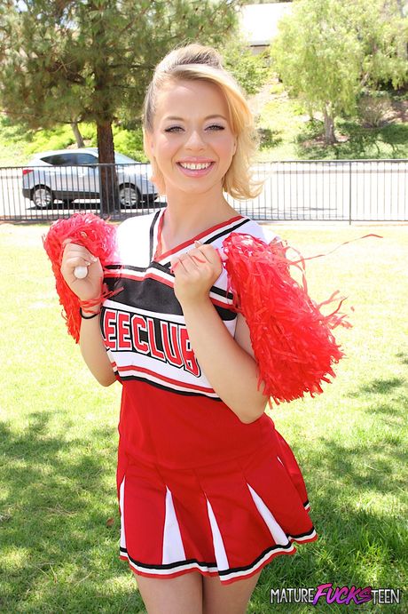 Light-Haired american cheerleader Aurora Monroe gets naked before sex in knee socks