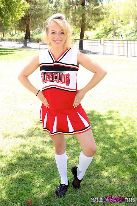 Light-Haired american cheerleader Aurora Monroe gets naked before sex in knee socks