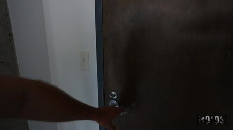 Storbrystet amerikansk nuttet Bess Breast har samleje med sin mandlige ven