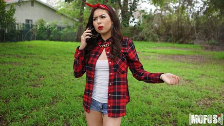 Melissa Moore får sin twat fyldt med en stor pik udendørs