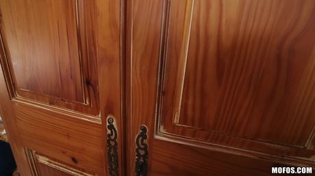 Latina teenager Gina Valentina får sin fisse spist ud og dicked