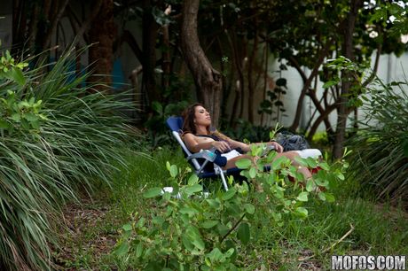 Nice american cutie Melissa Moore gets her face and pussy fucked in the outdoors