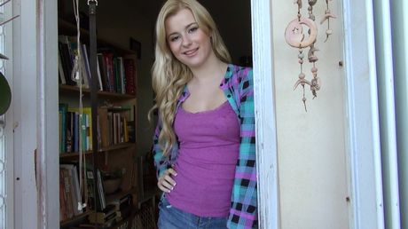 金髪のポルトガル人美女Charlyse Bellaがマンコを舐められ犯される