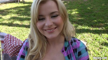 金髪のポルトガル人美女Charlyse Bellaがマンコを舐められ犯される