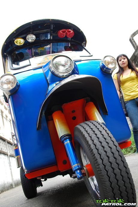 亞洲美女 Ice 的緊緻陰戶和豐滿臀部被狠狠操