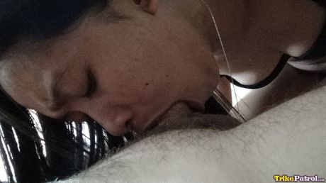 亞洲女孩 Candy Fernando 的毛茸茸陰戶被幹了