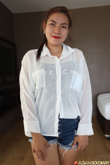 Dejlig asiatisk pige Som bliver kneppet efter en gåtur i parken