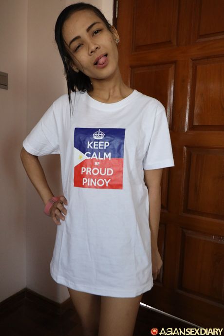 令人驚豔的業餘選手 Joy D 的毛茸茸陰戶被舔乾淨並被操