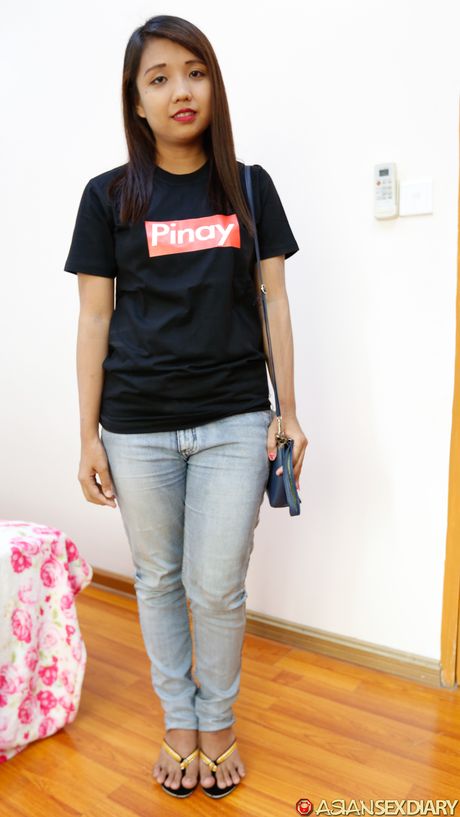 小柄なアマチュアエンジェルEは、角質の男に毛深いオマンコを中出しされる