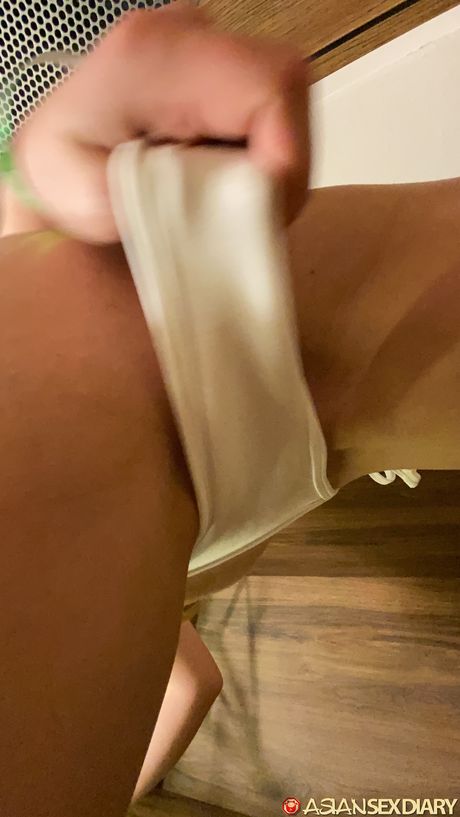 可愛的日本女孩業餘被大屌男幹了