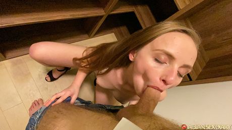 可愛的日本女孩業餘被大屌男幹了