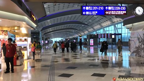 Asiatisk dukke amatør får sin fisse pikket af en liderlig fyr