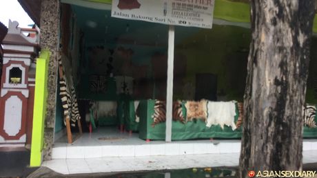 Skinny japanese cutie Amateur gets her shaved pussy licked and fingered