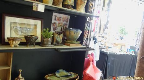 Asiatisk pige Dalina får sin røv kneppet af en liderlig fyr på et hotelværelse