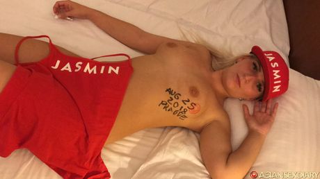 亞洲美女業餘被性慾旺盛的男人塞滿陰戶