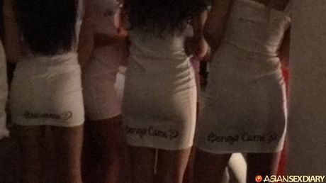 亞洲美女業餘被性慾旺盛的男人塞滿陰戶