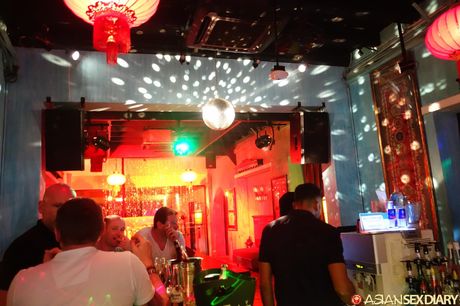 亞洲封面女郎業餘愛好者在狂野之夜後被內射