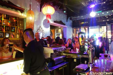 亞洲封面女郎業餘愛好者在狂野之夜後被內射