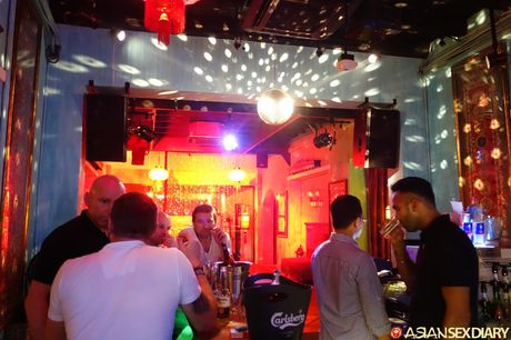 亞洲封面女郎業餘愛好者在狂野之夜後被內射