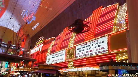 素敵な日本のベイビーアマチュアは、角質の男に彼女の猫を掘られます