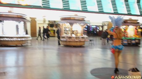 素敵な日本のベイビーアマチュアは、角質の男に彼女の猫を掘られます