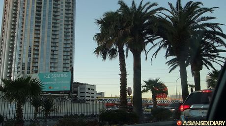 素敵な日本のベイビーアマチュアは、角質の男に彼女の猫を掘られます