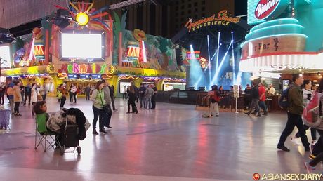 素敵な日本のベイビーアマチュアは、角質の男に彼女の猫を掘られます