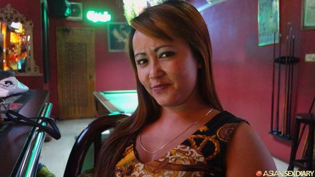 Asiatisk milf Wini får sin fisse creampied efter et hardcore fuck