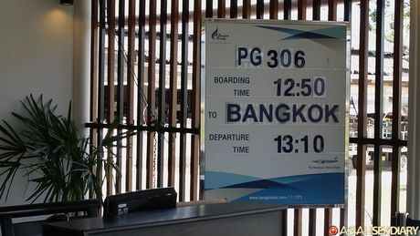 完璧な熟女カトリンは、角質の男に毛深い猫を舐められ、犯される