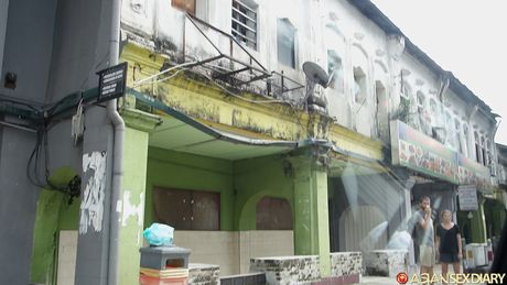 亞洲業餘模特兒在被幹之前先舔陰戶