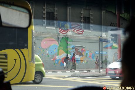 亞洲業餘模特兒在被幹之前先舔陰戶