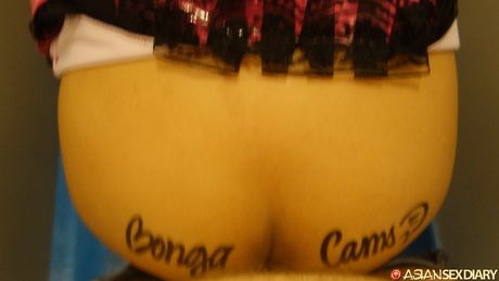 亞洲業餘少女在穀倉裡被操毛茸茸的陰戶