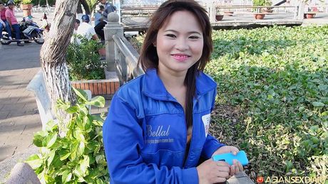 性感女孩 Hang B 在沙發上被雞巴塞滿