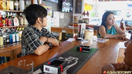 性感熟女 Fina 被一個淫蕩的猛男幹了