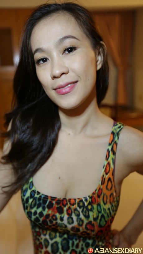 Asian beauty Hang demonstrates her amazing tits and poses in a solo