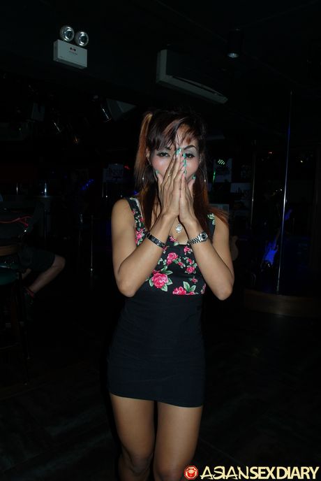 亞洲美女 Lulu B 做愛後被射在臉上