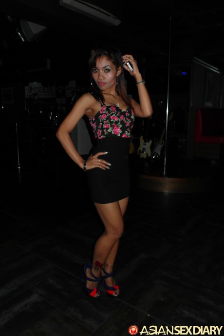 亞洲美女 Lulu B 做愛後被射在臉上