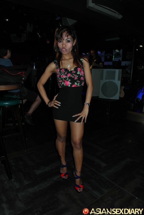 亞洲美女 Lulu B 做愛後被射在臉上